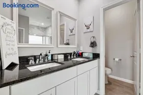 Modern Escape in Cedar Creek - Image 3