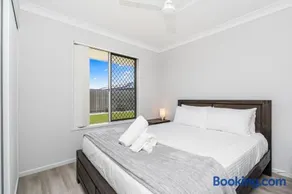 Ideal for Tradies and Nurses by Custom Bnb Hosting - Image 3