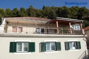 Apartments by the sea Krilo Jesenice, Omis - 14459 - Image 3