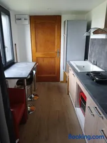 Lodge insolite sur camping à la ferme - Image 1