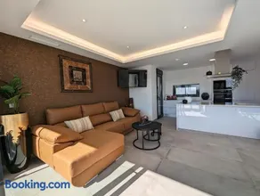 R-40-A Corner Villa with jacuzzi - Image 2