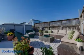 Downtown living! Sleeps 14 wEV parking balcony - Image 4