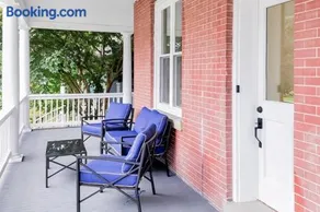 Serene Beach Haven in Cape Charles - Image 3