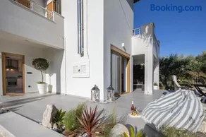 Serenity Garden Retreat - Image 5