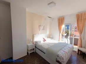 Cozy and sunny penthouse Fira BCN - Image 3