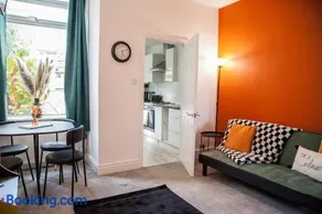 Manchester 3BR House Contractor Hospital Uni - Image 3
