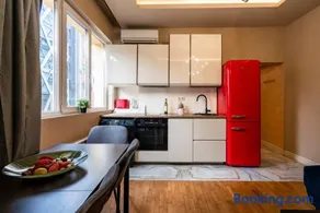 Elegant 2bdr Apartment with a Balcony - Image 1