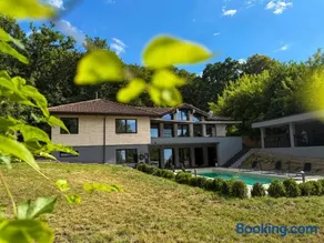 Breite Privée Forest and Pool Retreat - Image 2