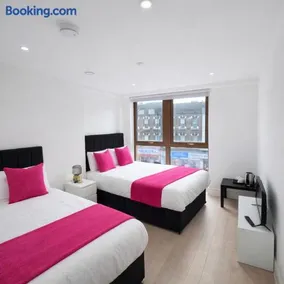 Heavenly Home Stay in London Near City Airport - Image 3