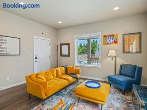 The Meadow - Elegant 3BR Getaway - Near Wright Park & Gazebo - Image 3
