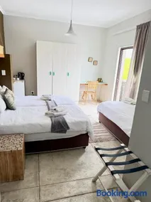 Atlantic-Square Guesthouse - Image 5