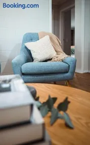 Redbank Retreat - Stylish Farm Stay king master suite one-acre private property - Image 4