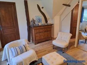 BERNAY Chambre avec Salon, salle d'eau privative et entrée indépendante - Image 1