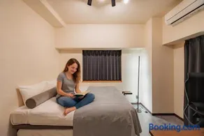 Work Friendly Room 3 min to Station Simmons Bed WiFi and Desk - Image 3
