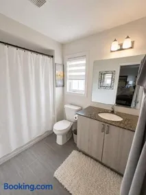 Modern Home w Private Yard and Master Suite - Image 3