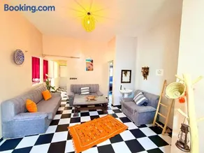 Spacious Apartment with Motorcycle Garage, Free Parking, and Air Conditioning - Image 1