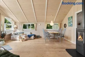 Inviting Summer House On Scenic Røsnæs - Image 1