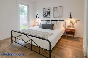 Private Cottage - KING Beds, Brand New, Near Beach, Golfing, Shopping & Restaurants - Image 3