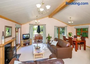 Upton Lakes Lodges - Image 5