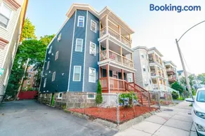 Family Retreat 4BR Boston - Near Redline & 5mins to Franklin Park Zoo - Free Parking 27 - Image 5