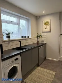 Central Serviced Apartments by Roomsbooked - Image 5