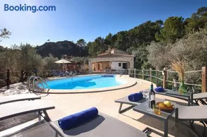 Rustic house recently renovated villa with views to the Pollensa mountains by Renthousing - Image 4