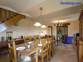 Gîte à Saint-Forgeux-Lespinasse avec Terrasse et Animaux Bienvenus - Image 2