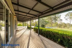 Luxe Farm Stay 20 mins from Beach - Image 3