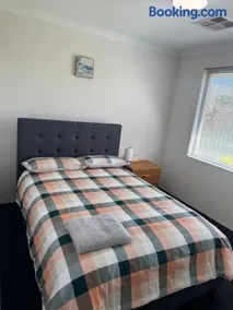 Luxury 4 bedroom house in Wellard only 30 minutes from Perth City - Image 3