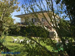 Casa con Jardín con 2 alojamientos, con jardines no compartidos y aparcamiento privado - Image 1