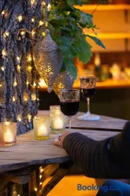 A Romantic Luxury Treehouse with Hot Tub - Image 3