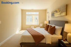 The Manor - Fairfax Blvd - Image 5