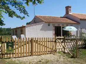 Gîte authentique avec terrasse, jardin clos et wifi à La Garnache - FR-1-426-140 - Image 1