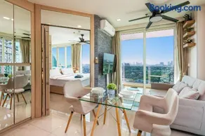 Rare Panoramic Sea, City & Mountain Views - XXL Balcony - 1Gbps Blazing Fast Free WIFI - Pool - Gym - Pool Table - Steam - Sauna - Bar - Image 5