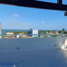Cobertura Sol e Mar - Apartamento completo com cobertura exclusiva a 150m da praia com 3 quartos - Image 2
