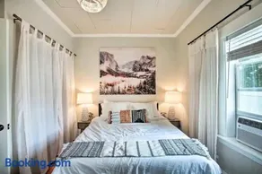 Cheerful 3 bedroom Villa with Backyard Oasis - Image 3