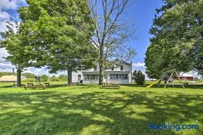 Lakefront Retreat w Shared Dock & Fire Pit - Image 2