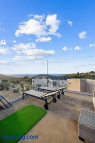 Oceanview Luxe Retreat with Rooftop - Image 4