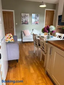 Central Derby pride park 4 bedrooms 7 beds -Spacious contractors large group -Cul de Sac EasyFREE PARKING - Image 1