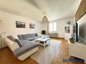 "Le Cœur de la Vieille Ville" - Image 3