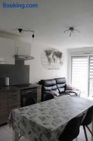 Appartement confortable avec parking privé - Image 1