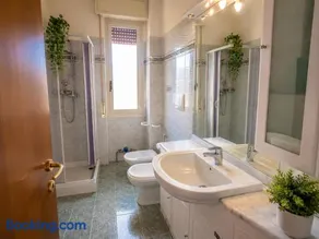 Bright family apartment with balcony & parking - Image 4