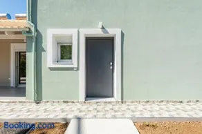 Sam By the beach Ipsos - Image 2