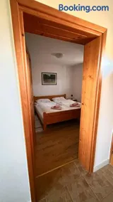 Dedina Klet - Vineyard Cottage with Mountain View - Image 4