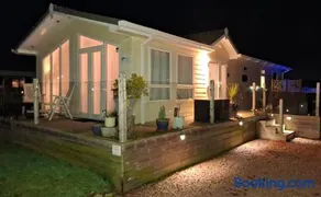 21 Hesket Park HUGE HOT TUB Pet friendly No Commercial Vans - Image 1
