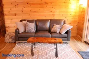 Stonebrook Hollow Cabin - Image 1
