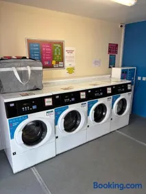 Ensuite room near City Centre - Image 3