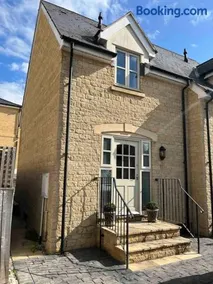 1 Holdan Mews, 1 bed house, free parking, central Witney - Image 2