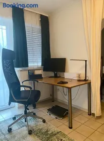 Fußläufig zu S-Bahn nach München und See Gemütliche und voll ausgestatette 2 Zimmer Ferienwohnung am Wörthsee mit Terrasse, Grill, Schaukel, Doppelbett oder getrennte Betten, ideal zum Entspannen aber auch zum Arbeiten - Image 5