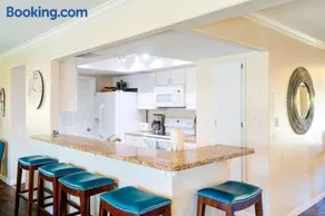 Close to Siesta Key, Shopping, Restaurants & More! - Image 1
